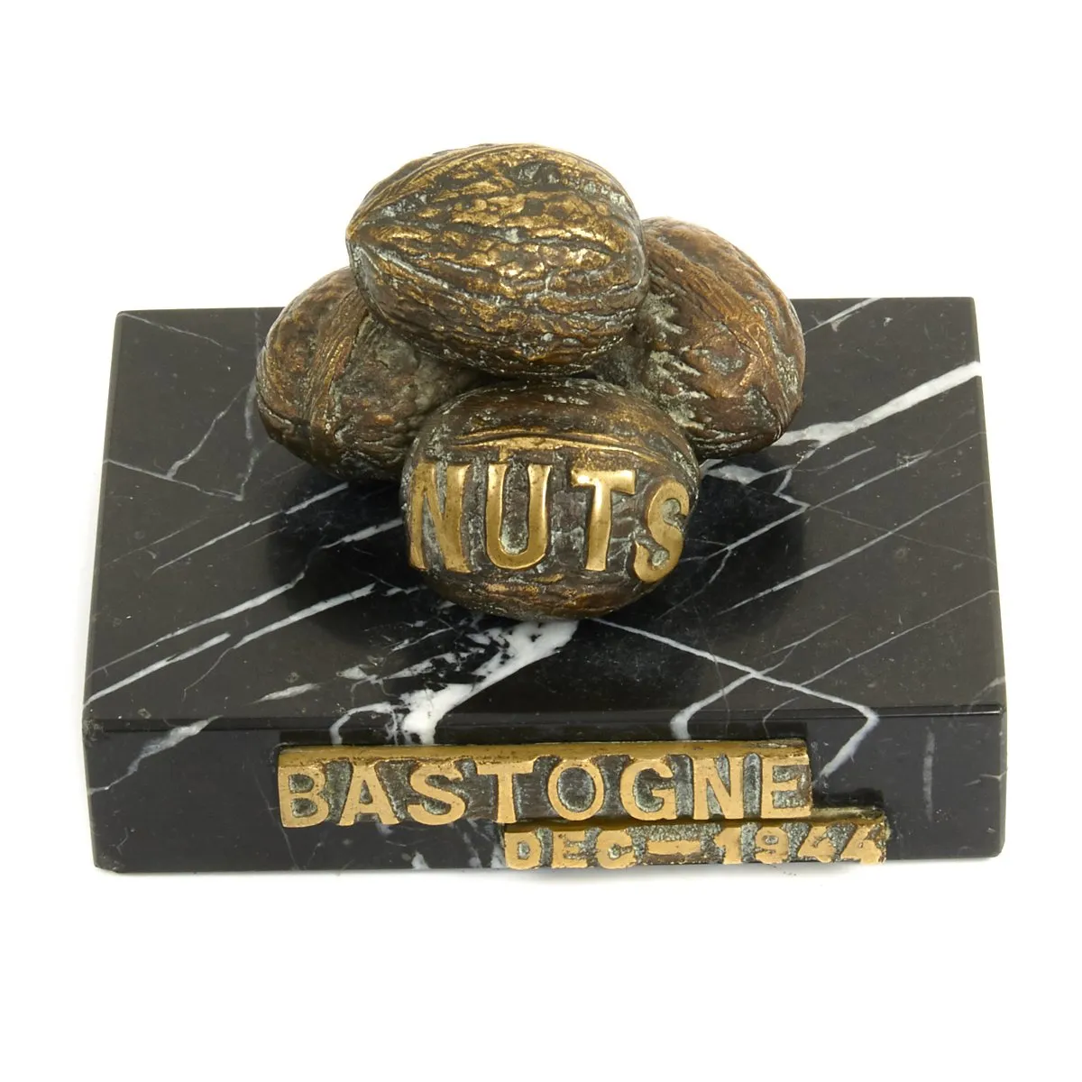 Original U.S. WWII Bastogne December 1944 NUTS Bronze with Black White Marble Base